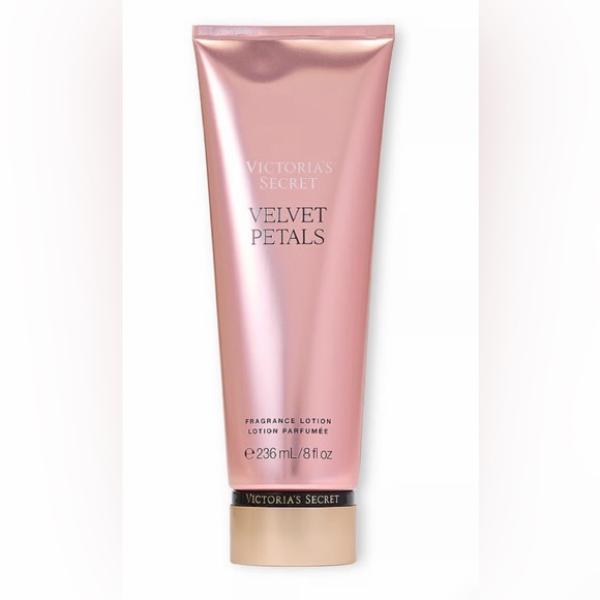 Victoria Secrets velvet Petals lotion