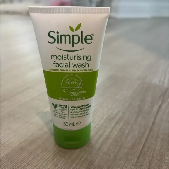 Simple Moisturising Facial Wash