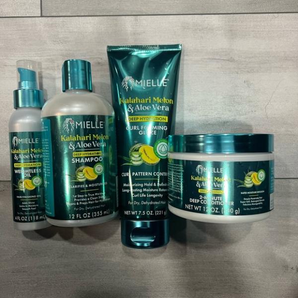 Mielle Kalahari Melon And Aloe Vera Curl Foaming Glaze