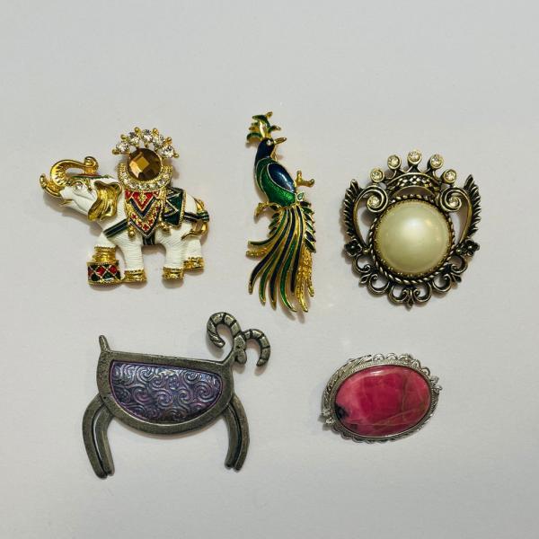 Brooches medium