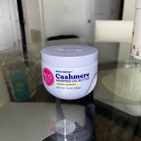 Eos Shea butter  Vanilla Cashmere Whipped butter oil
