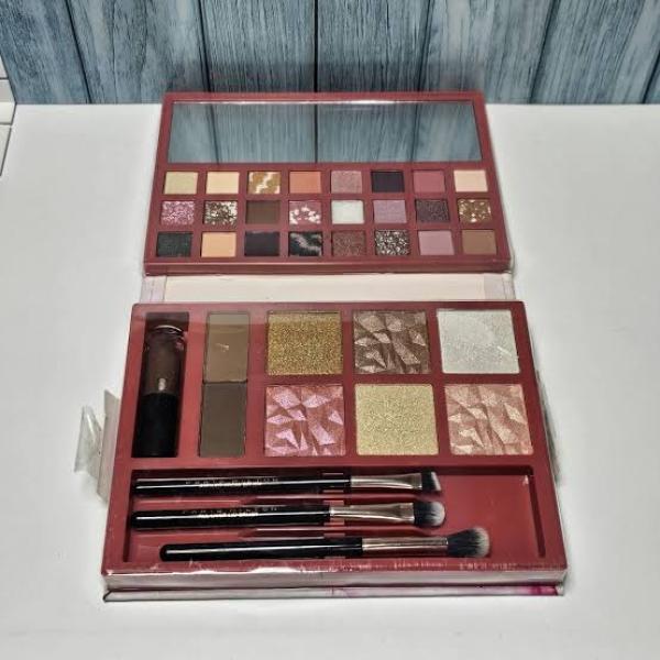 Paris Hilton 36pcs face and Eye Palette