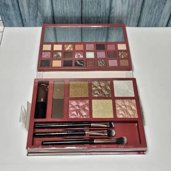 Paris Hilton 36pcs face and Eye Palette